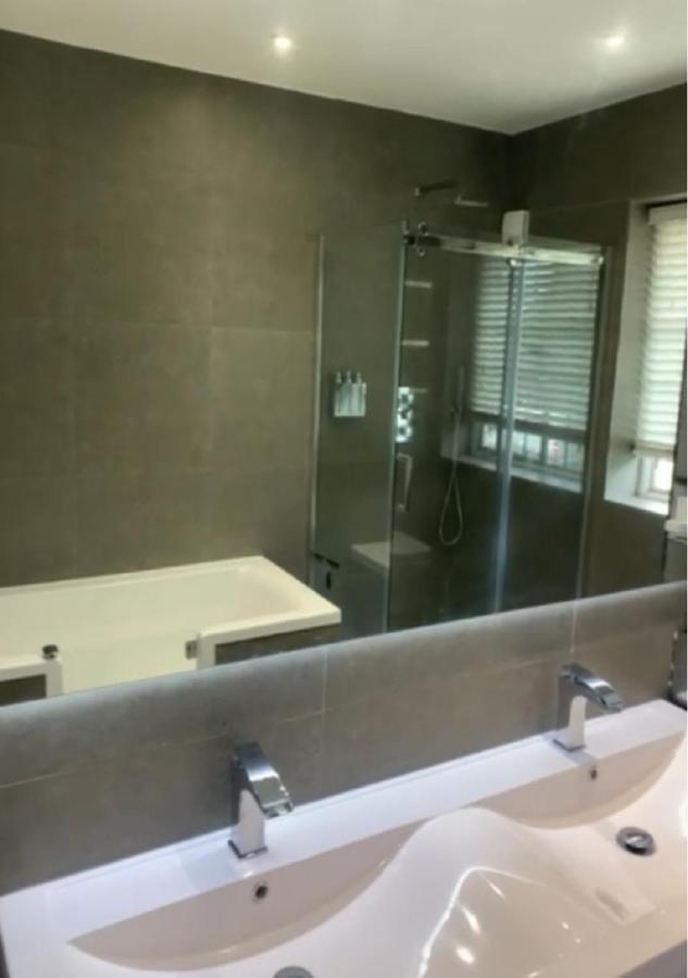 Wandsworth, South London Deluxe King Room 4 Dış mekan fotoğraf