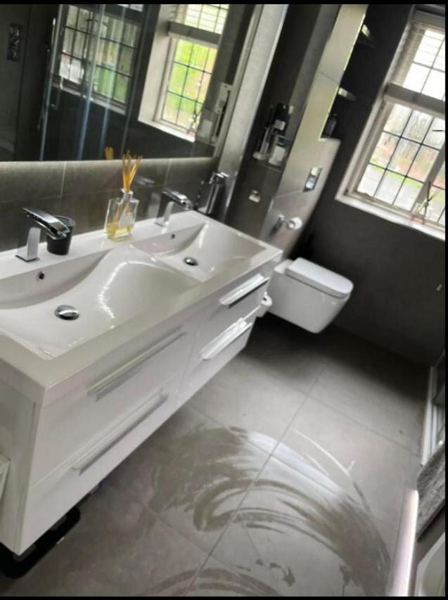 Wandsworth, South London Deluxe King Room 4 Dış mekan fotoğraf
